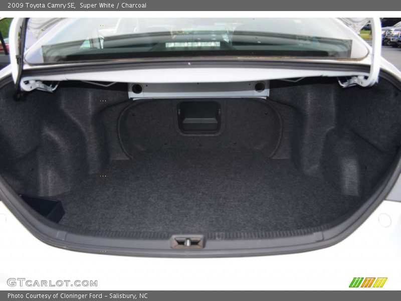 Super White / Charcoal 2009 Toyota Camry SE