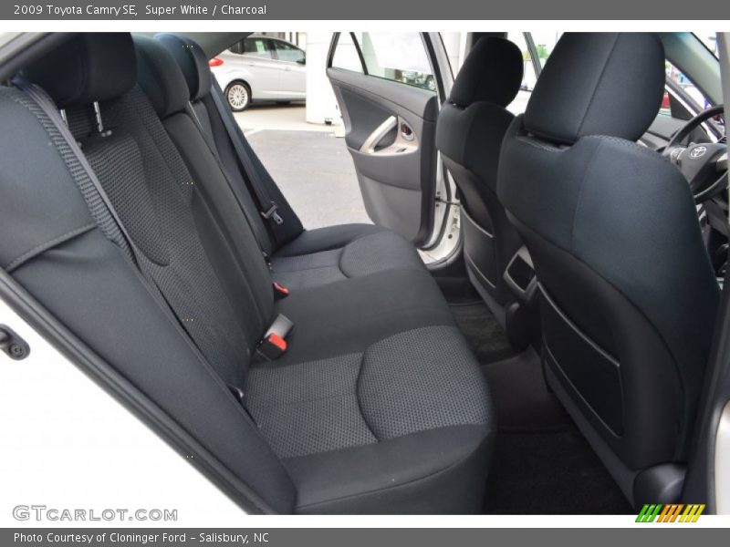 Super White / Charcoal 2009 Toyota Camry SE