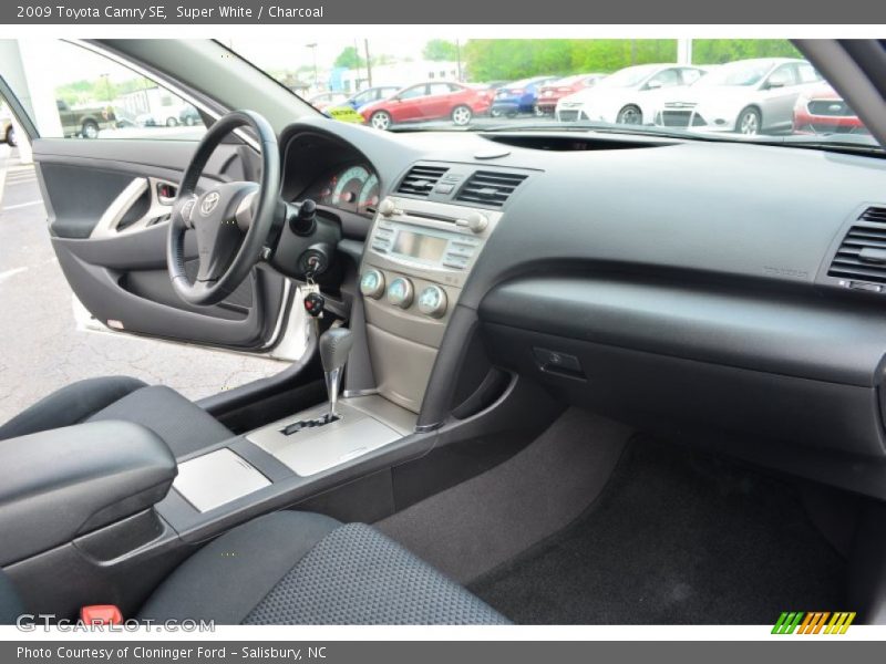 Super White / Charcoal 2009 Toyota Camry SE
