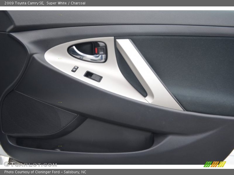Super White / Charcoal 2009 Toyota Camry SE