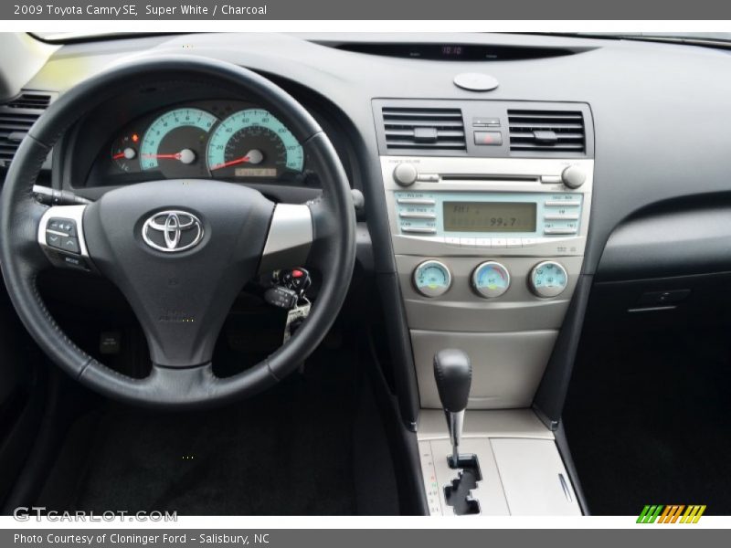 Super White / Charcoal 2009 Toyota Camry SE