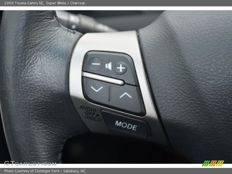 Super White / Charcoal 2009 Toyota Camry SE