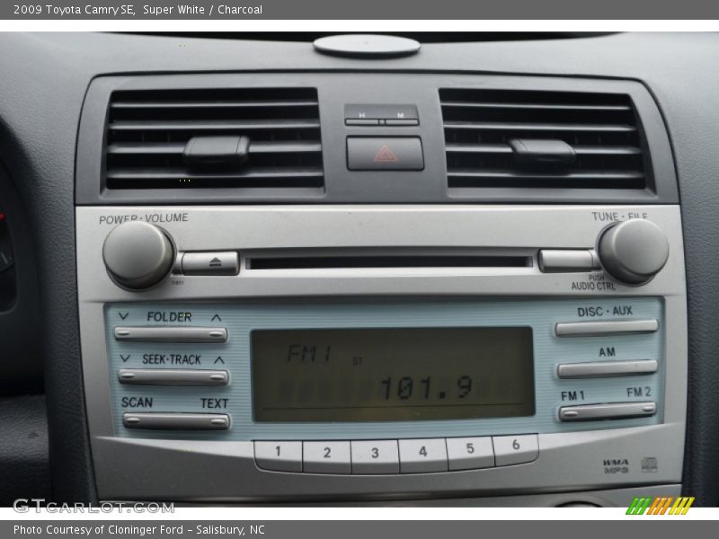 Super White / Charcoal 2009 Toyota Camry SE