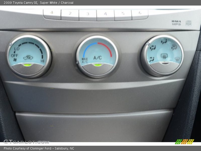 Super White / Charcoal 2009 Toyota Camry SE