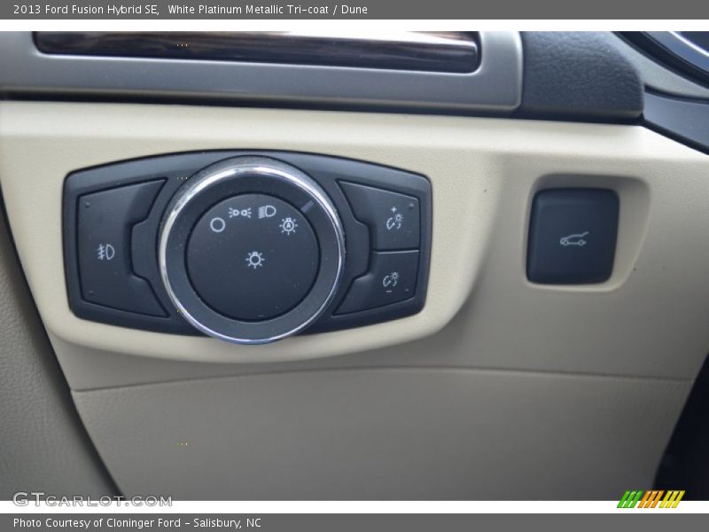 White Platinum Metallic Tri-coat / Dune 2013 Ford Fusion Hybrid SE