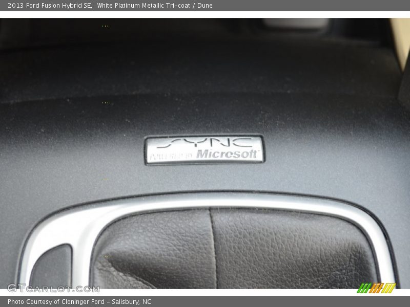 White Platinum Metallic Tri-coat / Dune 2013 Ford Fusion Hybrid SE