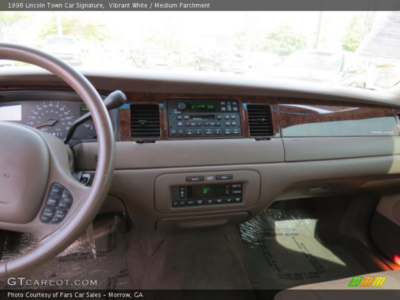 Vibrant White / Medium Parchment 1998 Lincoln Town Car Signature