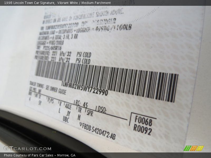 Vibrant White / Medium Parchment 1998 Lincoln Town Car Signature