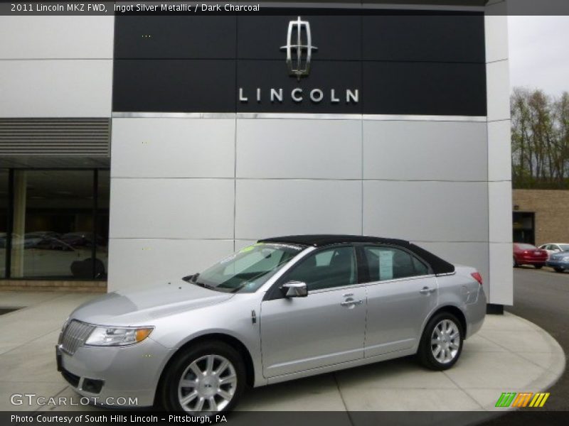 Front 3/4 View of 2011 MKZ FWD
