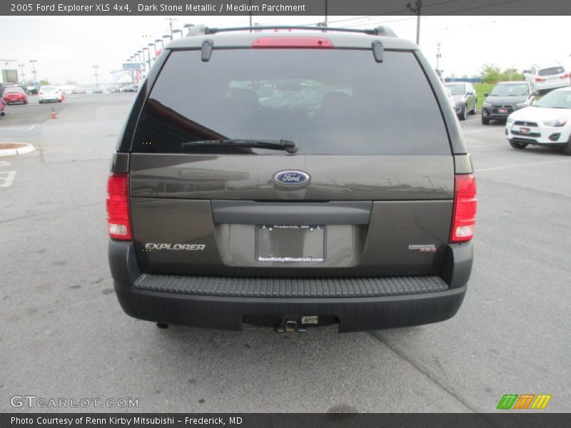 Dark Stone Metallic / Medium Parchment 2005 Ford Explorer XLS 4x4