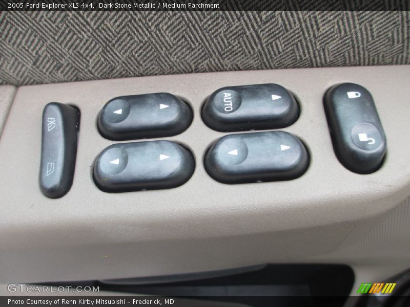 Dark Stone Metallic / Medium Parchment 2005 Ford Explorer XLS 4x4