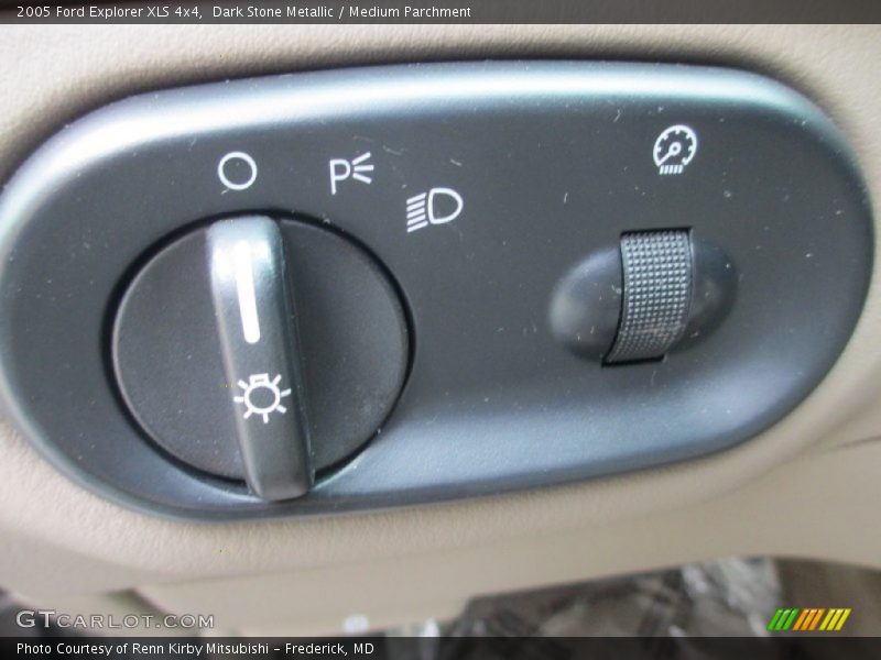 Dark Stone Metallic / Medium Parchment 2005 Ford Explorer XLS 4x4