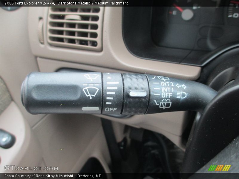 Dark Stone Metallic / Medium Parchment 2005 Ford Explorer XLS 4x4