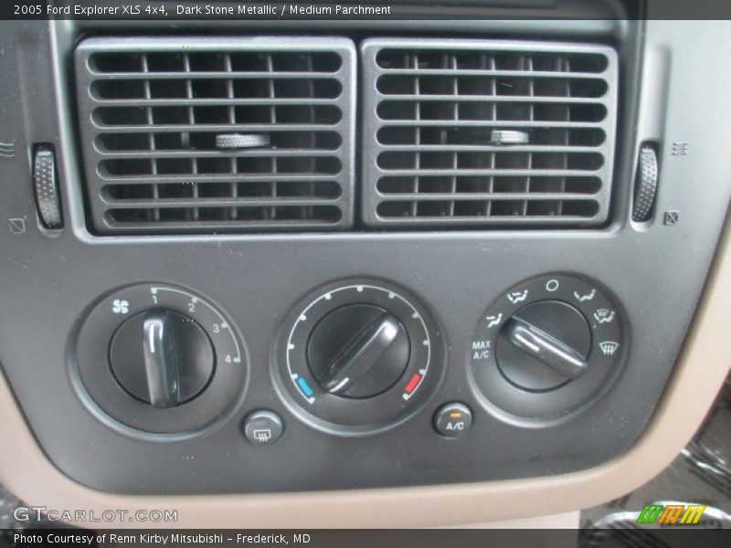 Dark Stone Metallic / Medium Parchment 2005 Ford Explorer XLS 4x4