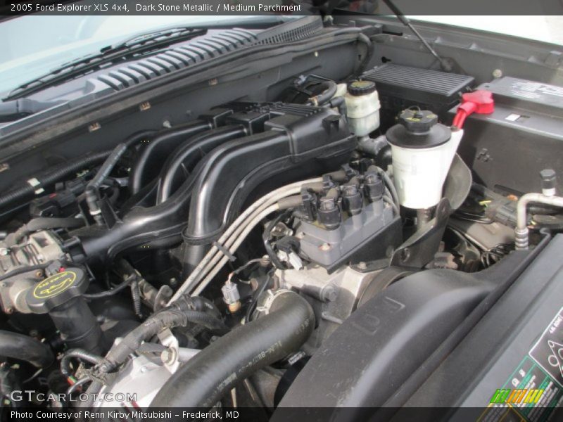 Dark Stone Metallic / Medium Parchment 2005 Ford Explorer XLS 4x4