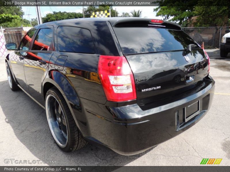 Brilliant Black Crystal Pearl / Dark Slate Gray/Light Graystone 2007 Dodge Magnum SE