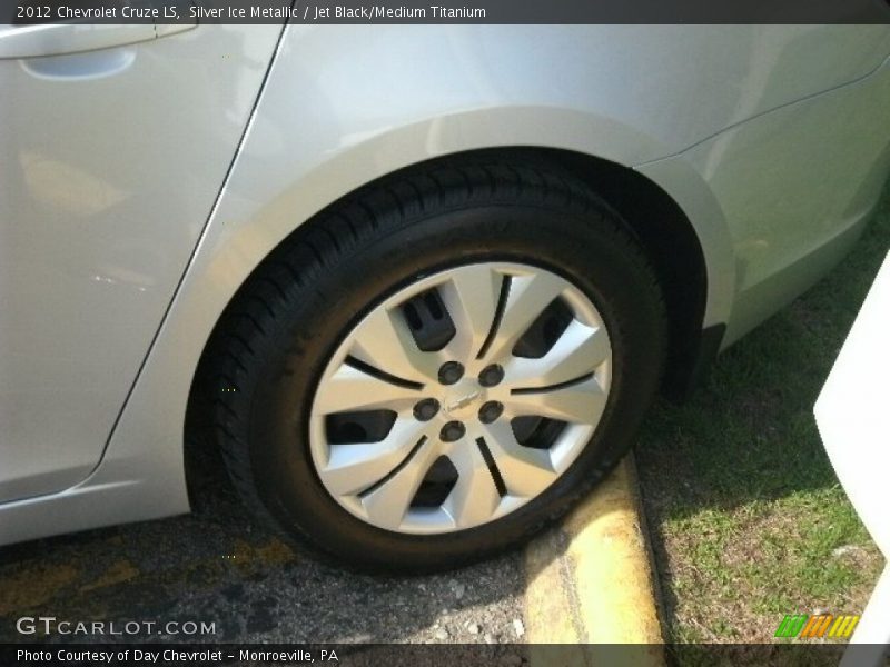 Silver Ice Metallic / Jet Black/Medium Titanium 2012 Chevrolet Cruze LS