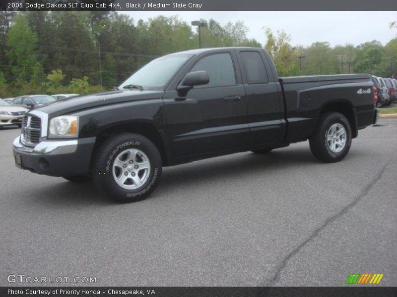 Front 3/4 View of 2005 Dakota SLT Club Cab 4x4