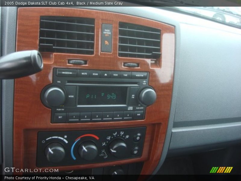 Black / Medium Slate Gray 2005 Dodge Dakota SLT Club Cab 4x4
