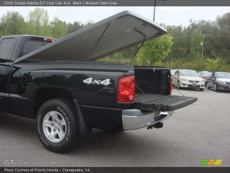 Black / Medium Slate Gray 2005 Dodge Dakota SLT Club Cab 4x4