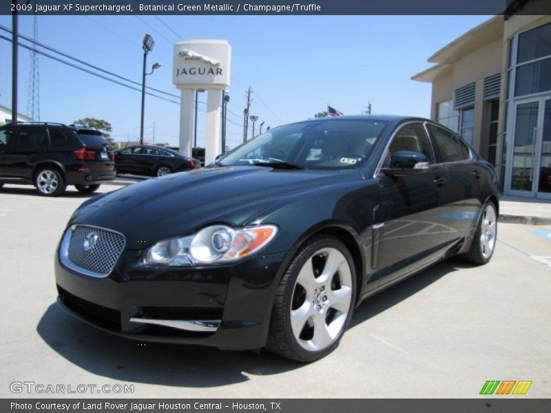 Front 3/4 View of 2009 XF Supercharged