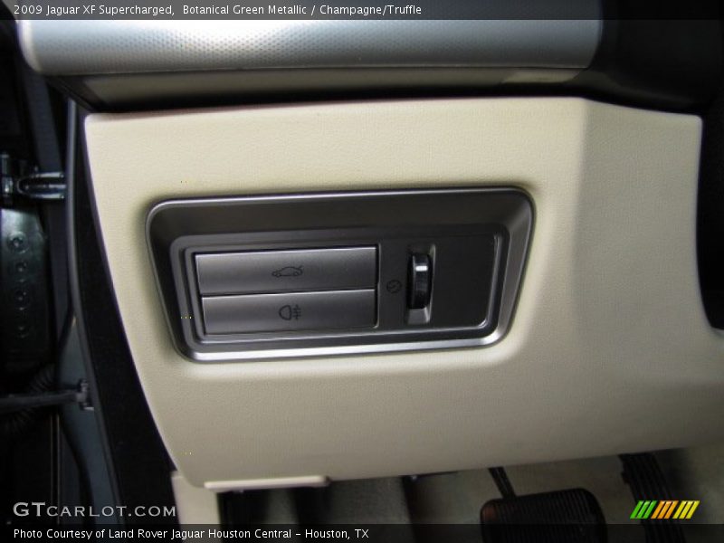 Controls of 2009 XF Supercharged