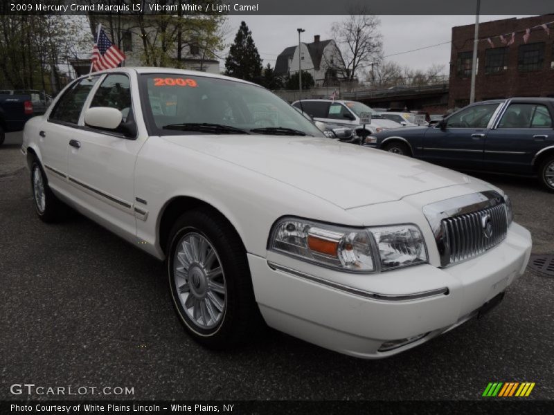 Front 3/4 View of 2009 Grand Marquis LS