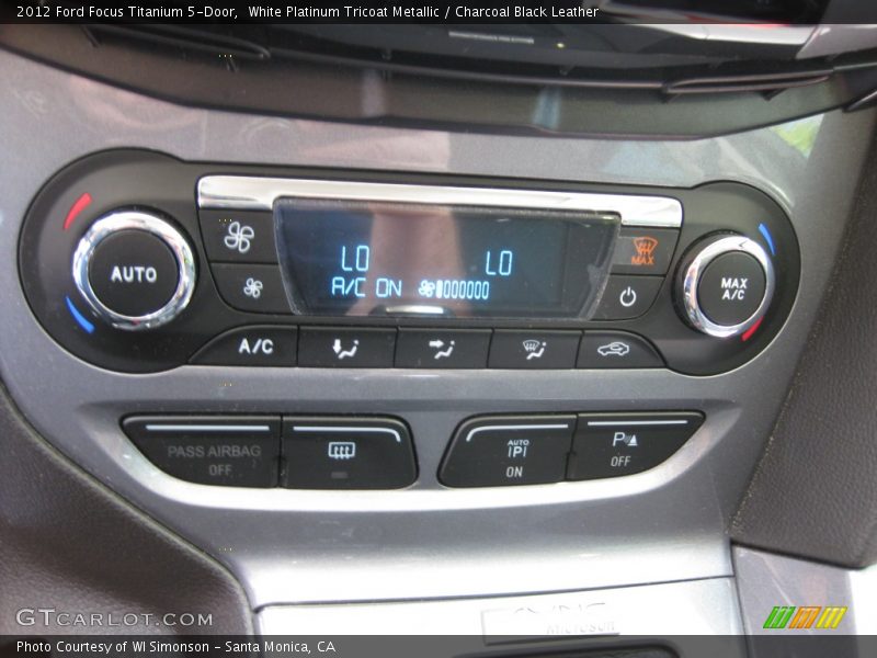Controls of 2012 Focus Titanium 5-Door