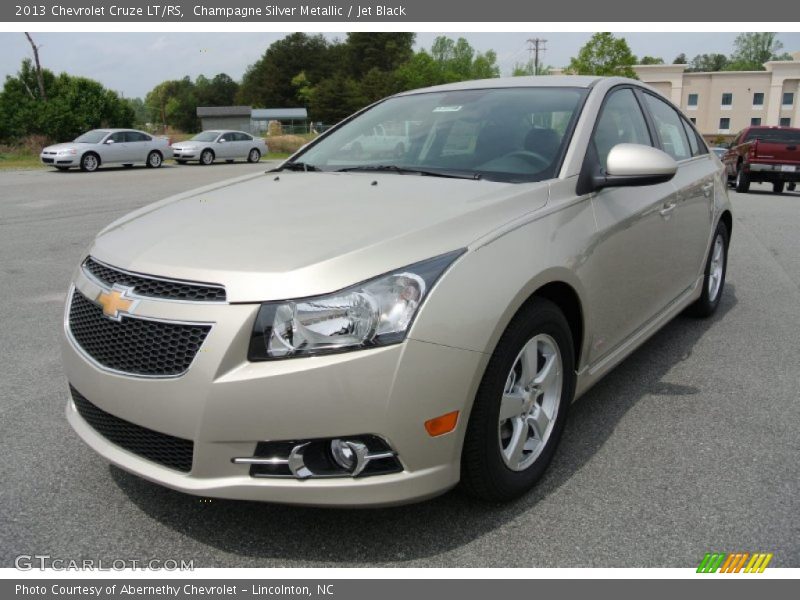 Front 3/4 View of 2013 Cruze LT/RS