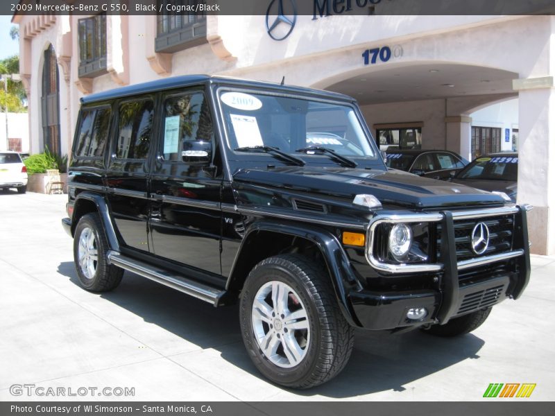 Front 3/4 View of 2009 G 550