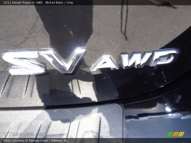 Wicked Black / Gray 2011 Nissan Rogue SV AWD