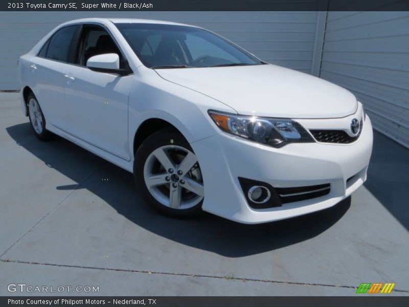 Super White / Black/Ash 2013 Toyota Camry SE