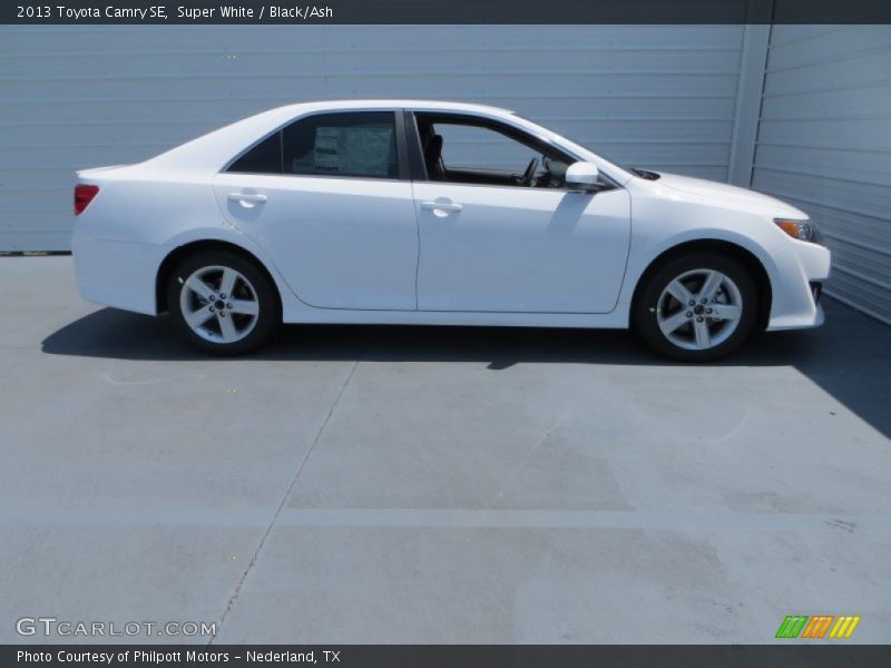 Super White / Black/Ash 2013 Toyota Camry SE