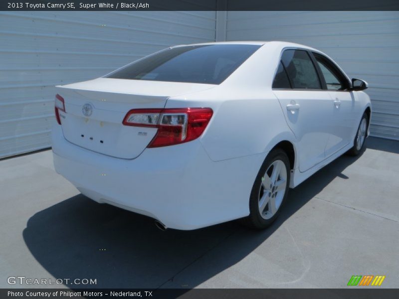 Super White / Black/Ash 2013 Toyota Camry SE