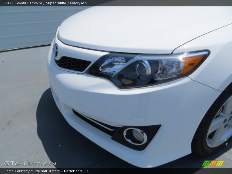 Super White / Black/Ash 2013 Toyota Camry SE