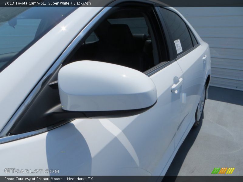 Super White / Black/Ash 2013 Toyota Camry SE