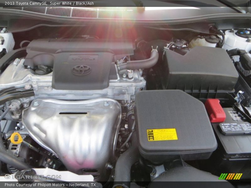 Super White / Black/Ash 2013 Toyota Camry SE