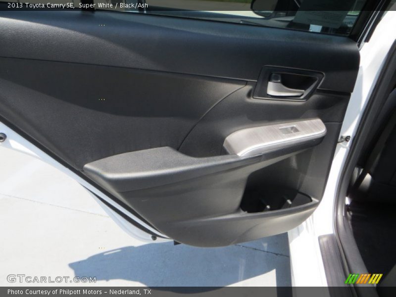 Super White / Black/Ash 2013 Toyota Camry SE