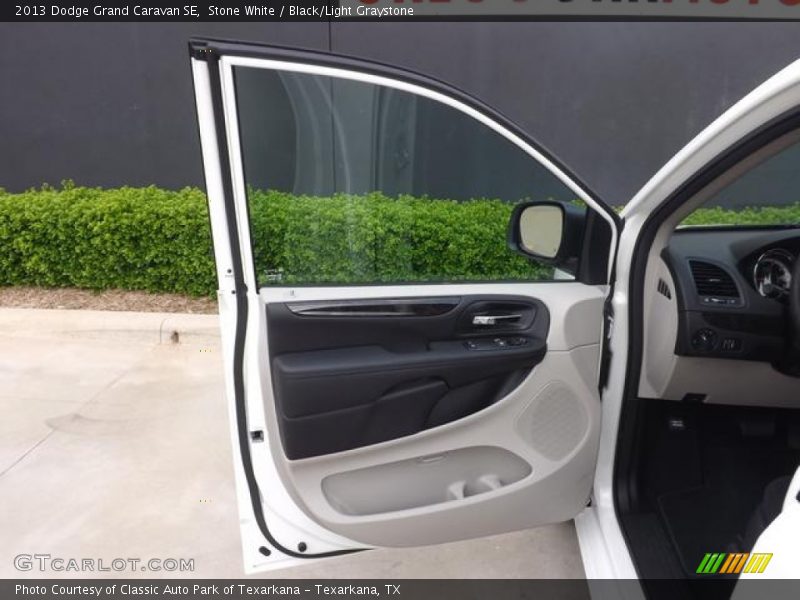 Stone White / Black/Light Graystone 2013 Dodge Grand Caravan SE