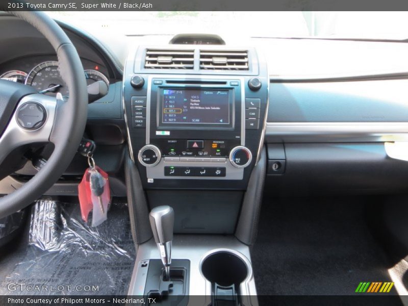Super White / Black/Ash 2013 Toyota Camry SE
