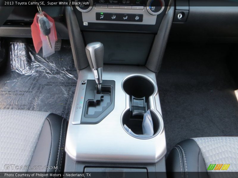 Super White / Black/Ash 2013 Toyota Camry SE