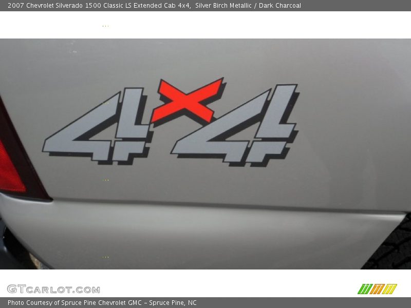 Silver Birch Metallic / Dark Charcoal 2007 Chevrolet Silverado 1500 Classic LS Extended Cab 4x4