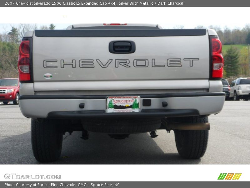 Silver Birch Metallic / Dark Charcoal 2007 Chevrolet Silverado 1500 Classic LS Extended Cab 4x4