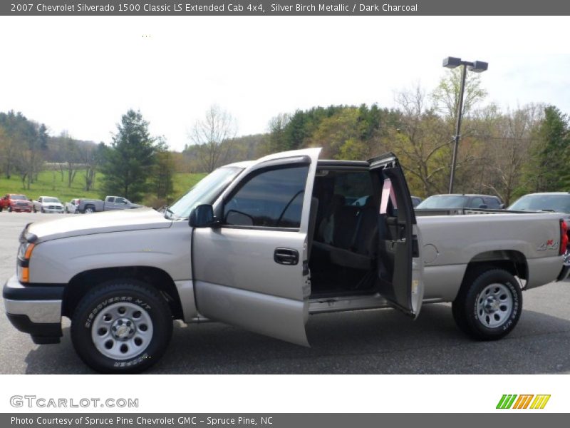 Silver Birch Metallic / Dark Charcoal 2007 Chevrolet Silverado 1500 Classic LS Extended Cab 4x4