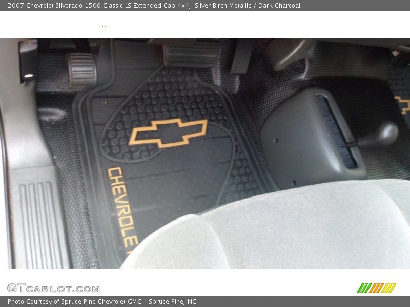 Silver Birch Metallic / Dark Charcoal 2007 Chevrolet Silverado 1500 Classic LS Extended Cab 4x4