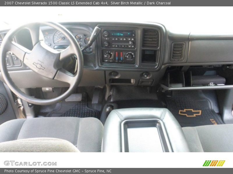Silver Birch Metallic / Dark Charcoal 2007 Chevrolet Silverado 1500 Classic LS Extended Cab 4x4