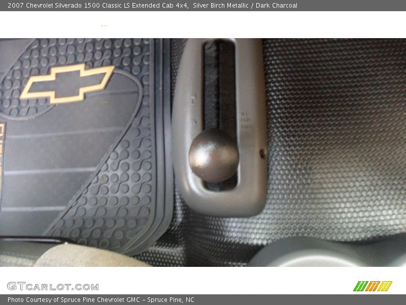 Silver Birch Metallic / Dark Charcoal 2007 Chevrolet Silverado 1500 Classic LS Extended Cab 4x4