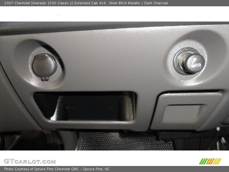 Silver Birch Metallic / Dark Charcoal 2007 Chevrolet Silverado 1500 Classic LS Extended Cab 4x4