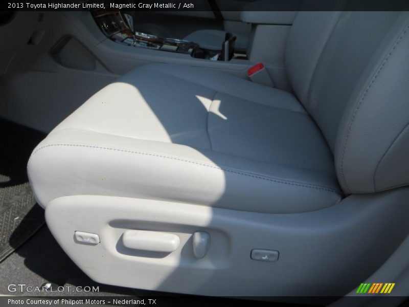 Magnetic Gray Metallic / Ash 2013 Toyota Highlander Limited