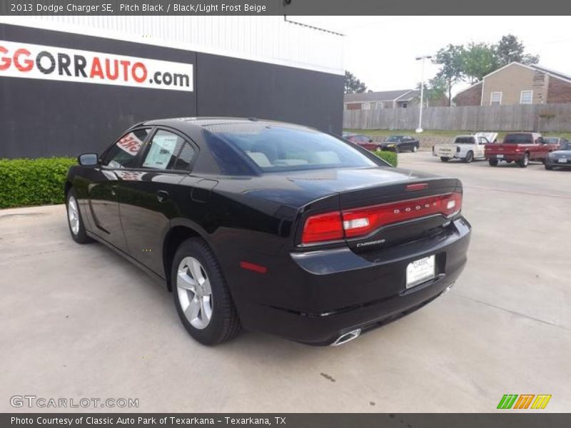 Pitch Black / Black/Light Frost Beige 2013 Dodge Charger SE